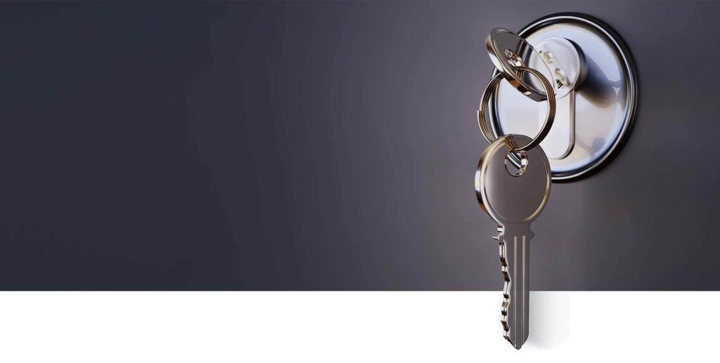 photo d'une petite clé dans une serrure